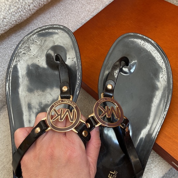 michael kors thong jelly sandals - Picture 12 of 14